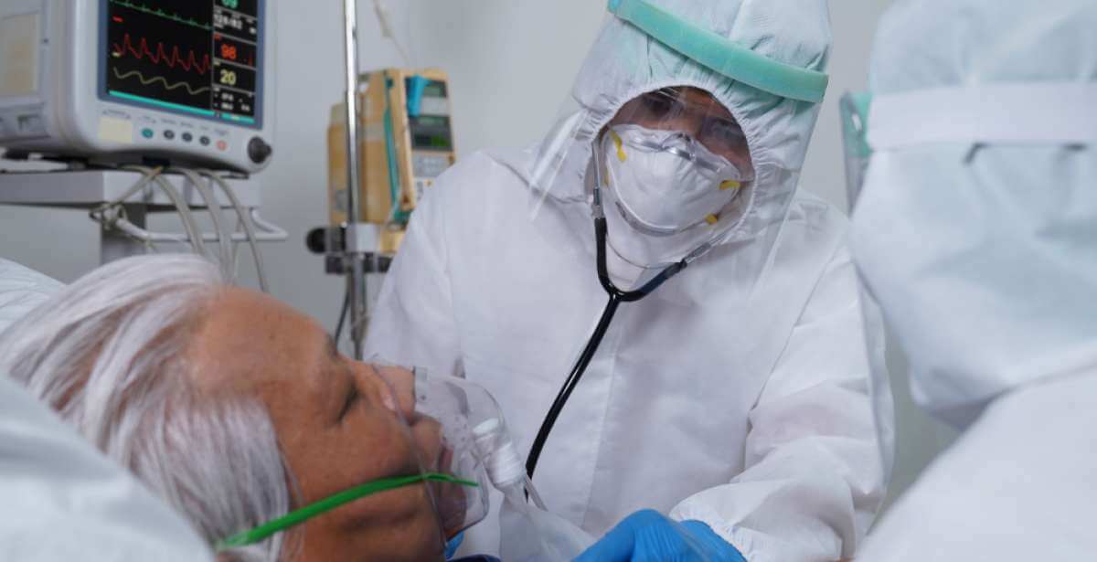 A nurse working during the covid-19 pandemic